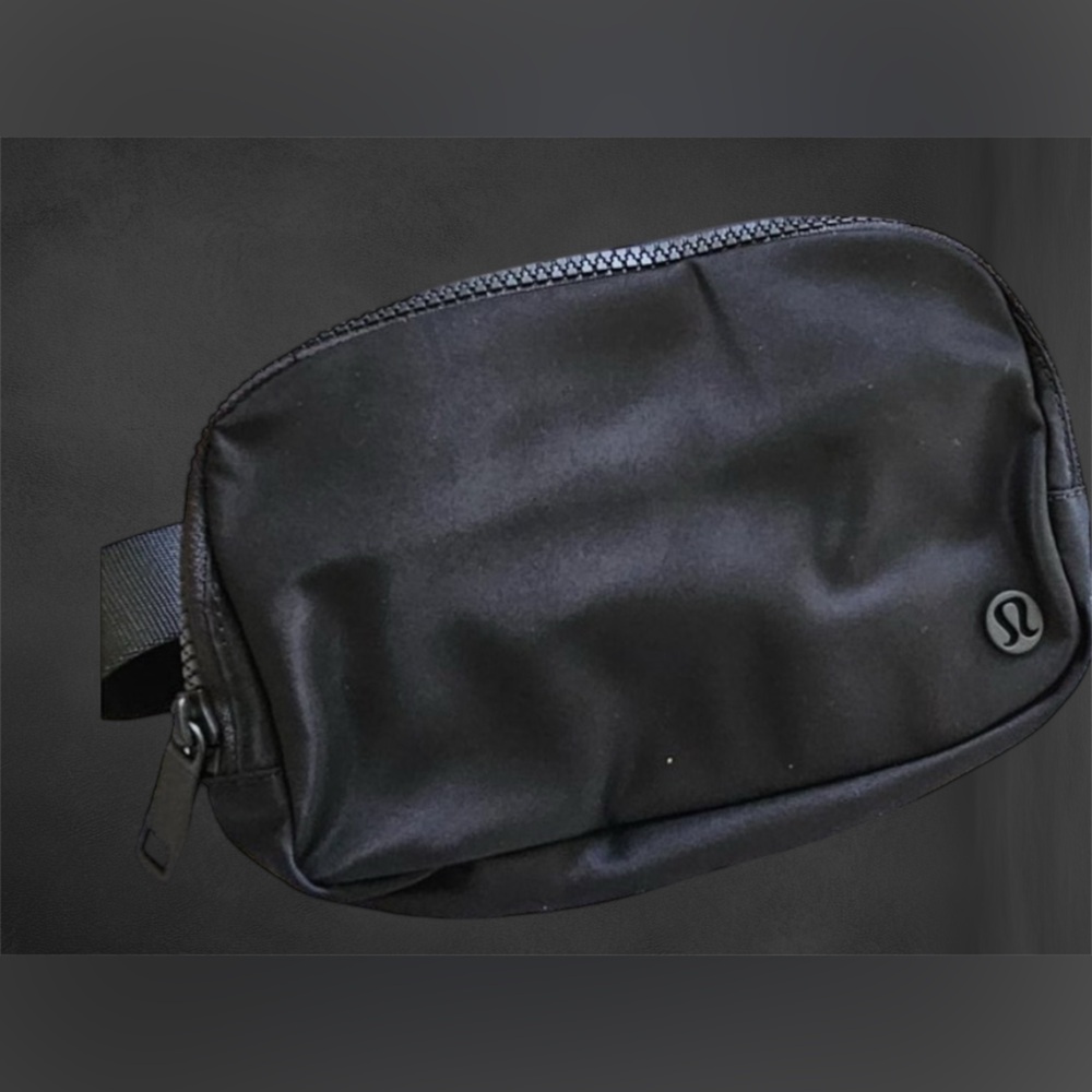 New , lululemon Belt Bag